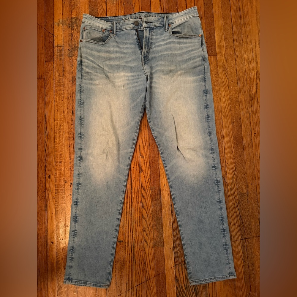 American eagle athletic fit blue jeans